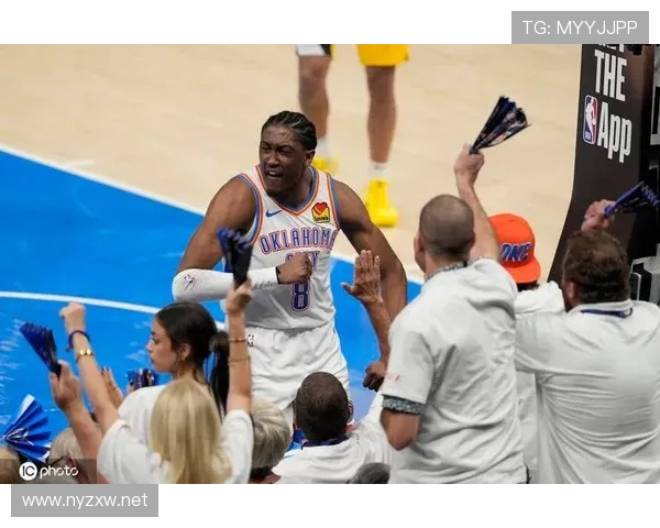 亚历山大回防犯规与杰威切特两次犯规影响首节比赛走势